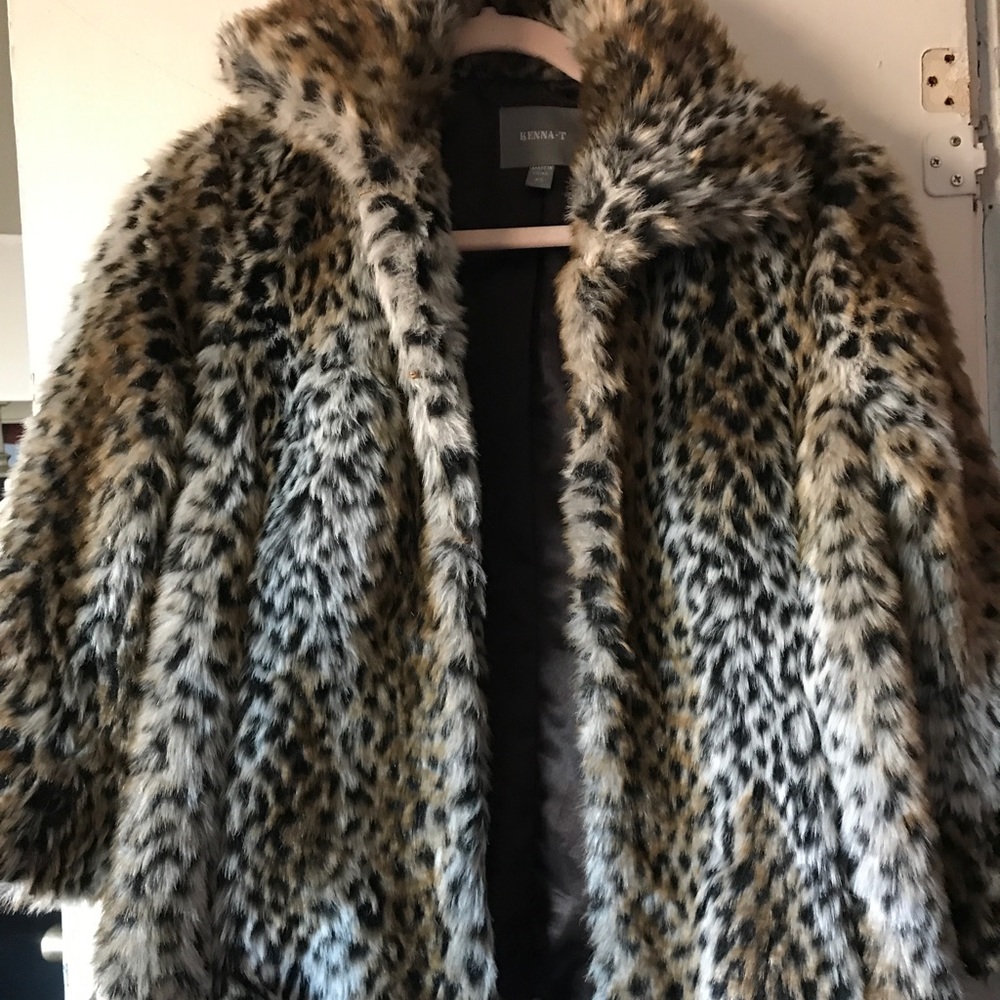Leaopard faux fur coat